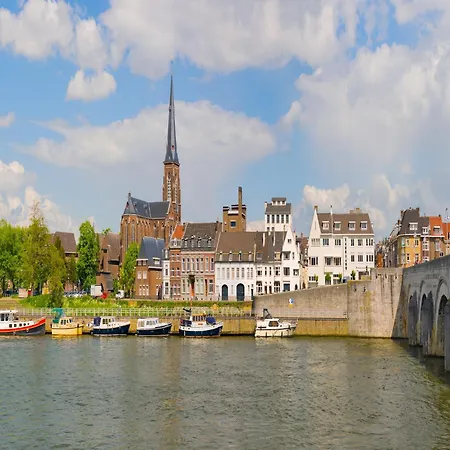 In Maastricht With Terrace بيميلين